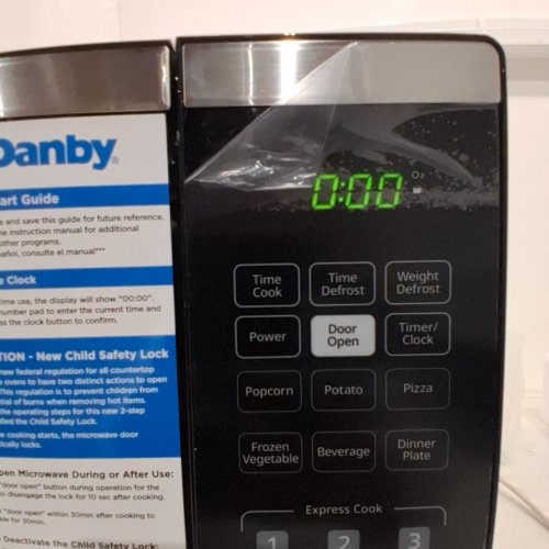 DANBY 700W COUNTERTOP MICROWAVE - 0.7 CU.FT - BLACK (MODEL: DBMW0721BBB) image 2