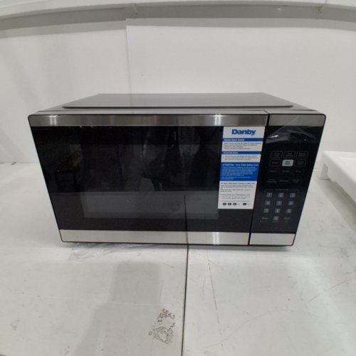 DANBY 700W COUNTERTOP MICROWAVE - 0.7 CU.FT - BLACK (MODEL: DBMW0721BBB) image 3
