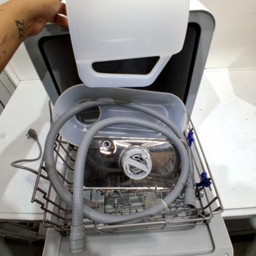 MIDEA COUNTERTOP DISHWASHER PORTABLE WITH BUILT IN WATER TANK - 6L CAPACITY, 162ºF TEMP - 16" X 17" X 20" - WHITE - (MODEL: MDC17P2DWW) image 4