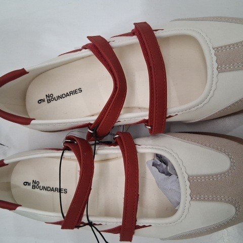 WOMEN'S NO BOUNDARIES SNEAKERS - SIZE 9 - CREAM/RED image 2
