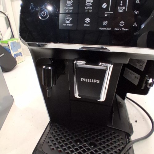 PHILIPS 2200 SERIES FULLY AUTOMATIC ESPRESSO/COFFEE MACHINE WITH BUILT-IN MILK FROTHER & GRINDER - BLACK (MODEL: EP2220/14) image 10