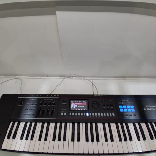 ROLAND JUNO-D SYNTHESIZER KEYBOARD WITH SYNTH ACTION - 61 KEYS - 3800 ONBOARD SOUNDS - (MODEL: JUNO-D6) image 5