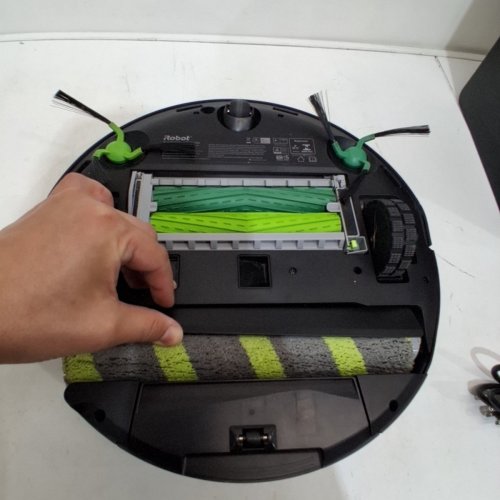 IROBOT ROOMBA MAX 705 ROBOT VACUUM AND MOP WITH SMART NAVIGATION AND AUTOWASH DOCK - BLACK (MODEL: X185020) image 12