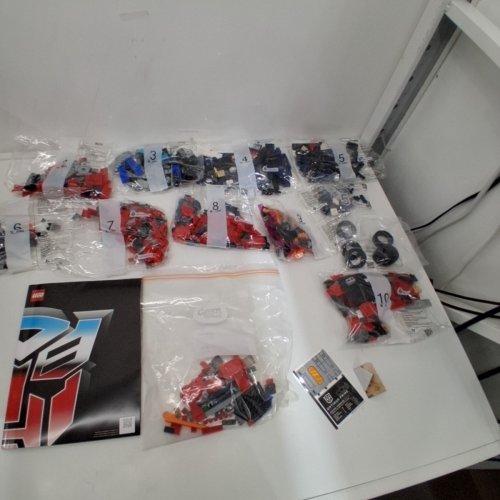 LEGO ICONS OPTIMUS PRIME TRANSFORMERS FIGURE SET (MODEL: 10302) image 2