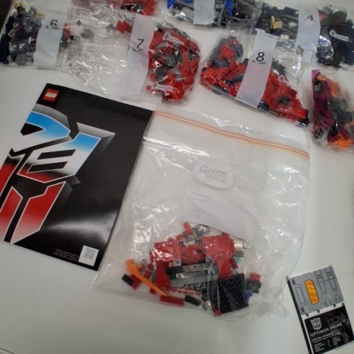 LEGO ICONS OPTIMUS PRIME TRANSFORMERS FIGURE SET (MODEL: 10302) image 3