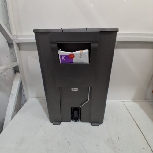 SIMPLEHUMAN RECTANGULAR KITCHEN STEP TRASH CAN WITH SOFT-CLOSE LID - 45L - GREY image 3