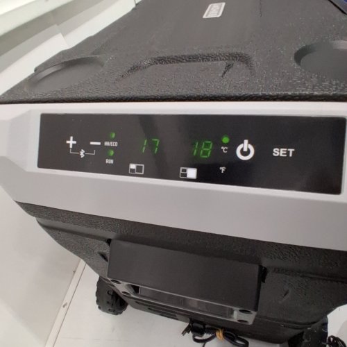 EUHOMY DUAL ZONE ELECTRIC PORTABLE COOLER - 12V/24V - 45L - BLACK/GREY (MODEL: ZBD-50D/CF024-50BL-CAEH) image 2