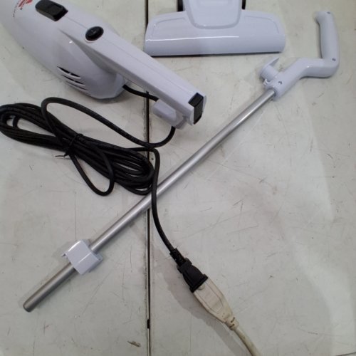 BISSELL FEATHERWEIGHT 3-IN-1 STICK/HAND VACUUM CLEANER - WHITE - (MODEL: 2033J) image 2