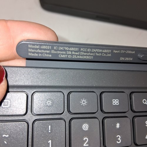ESR DETACHABLE FLEX SERIES KEYBOARD CASE - IPAD A16 10TH/11TH GEN - DARK GREY (MODEL: 6B031) image 3