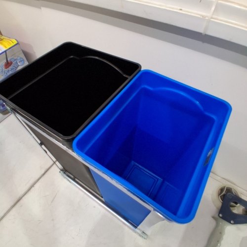 UNDER COUNTER PULL-OUT TRASH CANS- 35L - BLACK\BLUE image 4