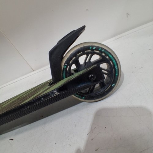 AMAZON BASICS KIDS FOLDABLE KICK SCOOTER - BLACK/TEAL (MODEL: AGPL1K1) image 7