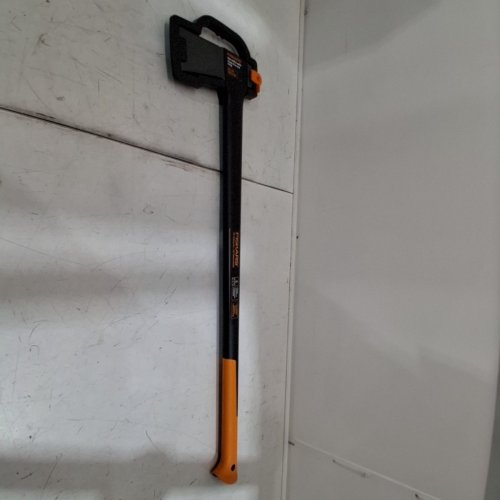FISKARS X27 SUPER SPLITTING AXE - 36"- BLACK/ORANGE image 2