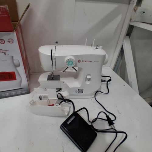 SINGER LIGHTWEIGHT PORTABLE SEWING MACHINE WITH ACCESSORY KIT AND LED LIGHT - 57 STITCH APPLICATIONS - 1 STEP BUTTON HOLE - WHITE (MODEL: M1500) image 3
