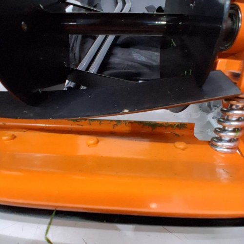 LAWNMASTER ENVIRONMENTALLY FRIENDLY MOTORLESS PUSH REEL LAWN MOWER - 18" - 5" BLADE - ORANGE (MODEL: LMRM1801) image 3