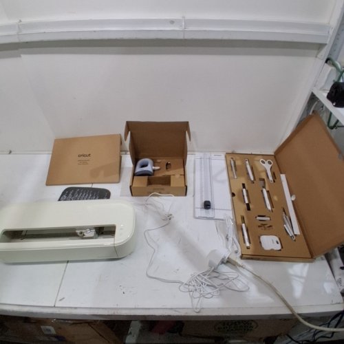 CRICUT EXPLORE 5 CUTTING MACHINE ULTIMATE BUNDLE WITH CRICUT EASYPRESS MINI LT AND ACCESSORIES - 12" SLOT - TAUPE (MODEL: 8003148) image 4