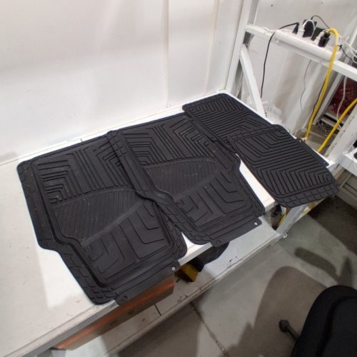 4PC AMAZON BASICS 4-PIECE ALL SEASON RUBBER FLOOR MATS - FOR CARS SUVS AND TRUCKS - BLACK (MODEL: B07TXB59YF) image 2