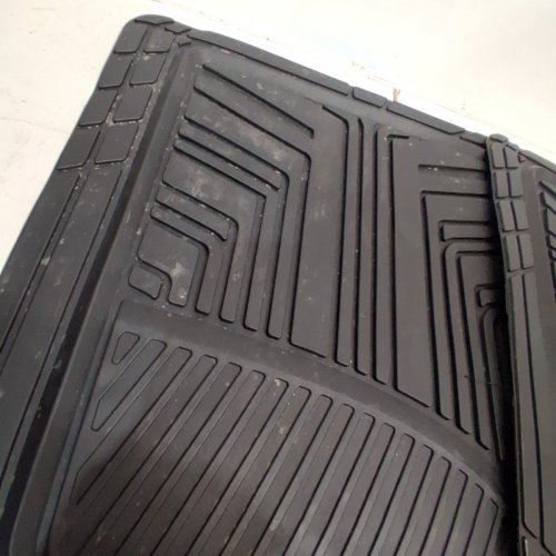 4PC AMAZON BASICS 4-PIECE ALL SEASON RUBBER FLOOR MATS - FOR CARS SUVS AND TRUCKS - BLACK (MODEL: B07TXB59YF) image 3