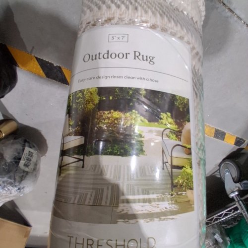 THRESHOLD OUTDOOR RUG - 5FT X 7FT - CREAM (MODEL : 009193321) image 3