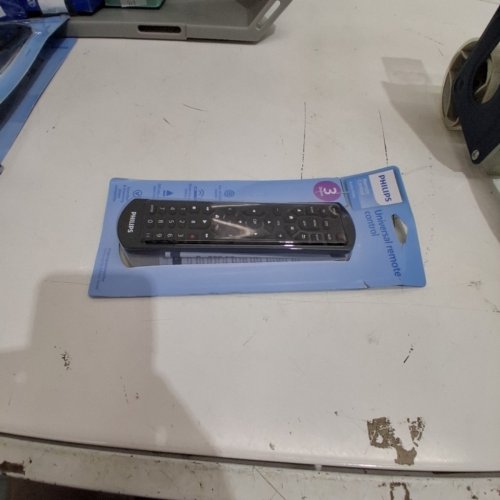 PHILIPS 3 DEVICE UNIVERSAL TV REMOTE - BLACK (MODEL: SRP4322B/27) image 3