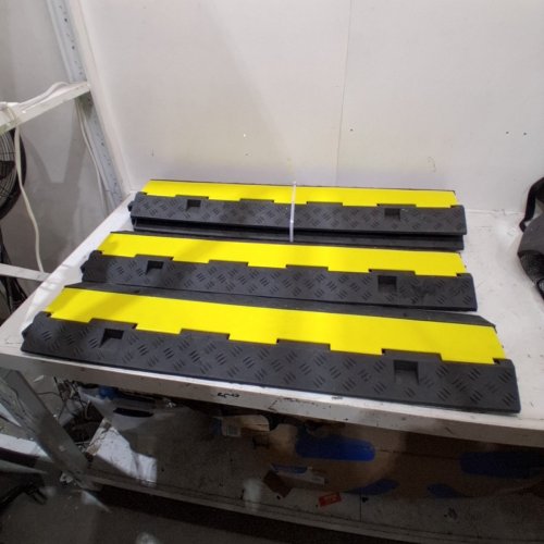 4PK VEVOR CABLE / HOSE PROTECTOR RAMP WITH FLIP OPEN TOP COVER - 39" X 10" - BLACK/YELLOW (MODEL : CP-R02-1) image 2