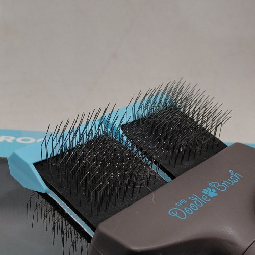 THE DOODLE BRUSH - LONG PIN SLICKER BRUSH FOR COCKAPOO & BERNEDOODLE - BLUE image 3