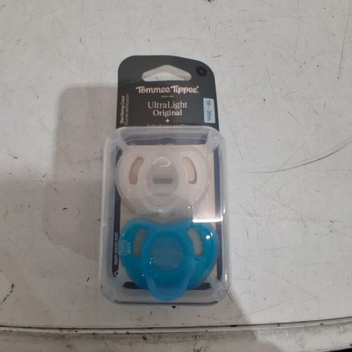 2PK TOMMEE TIPPEE ULTRA-LIGHT SOFT SILICONE PACIFIERS - 18-36M - WHITE/GREEN image 2