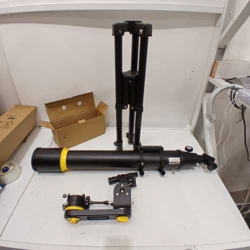 SOLOMARK PROFESSIONAL TELESCOPE WITH INTERCHANGEABLE LENSES, TRIPOD, AND PHONE HOLDER - 90MM APERTURE/1000MM FOCAL LENGTH - BLACK/YELLOW (MODEL: 901000B) image 2