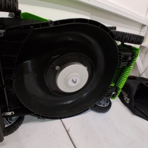 GREENWORKS CORDED LAWN MOWER WITH 16" BLADE, COLLECTION BAG, AND FOLDABLE HANDLE - 5 CUTTING HEIGHTS - 10 AMP - GREEN (MODEL: 25142CA) image 2