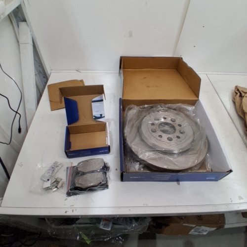 4PC DETROIT AXLE REAR BRAKE KIT DRILLED & SLOTTED BRAKE ROTORS CERAMIC BRAKES PADS - 12.99" ROTOR - COMPATIBLE WITH VARIOUS MODELS *SEE PHOTOS* (MODEL: S-54125BK1) image 2