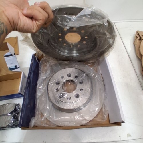 4PC DETROIT AXLE REAR BRAKE KIT DRILLED & SLOTTED BRAKE ROTORS CERAMIC BRAKES PADS - 12.99" ROTOR - COMPATIBLE WITH VARIOUS MODELS *SEE PHOTOS* (MODEL: S-54125BK1) image 3