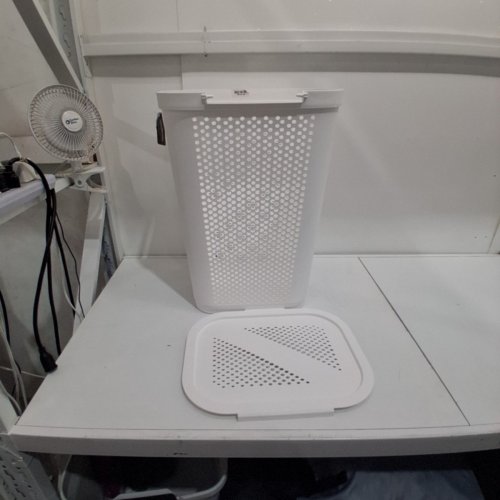 MIND READER SLIM LAUNDRY HAMPER WITH CUT OUT HANDLES AND ATTACHED HINGED LID - 60L - WHITE (MODEL: HBIN60-WHT) image 2