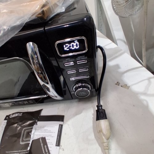 GALANZ RETRO STYLE COUNTERTOP MICROWAVE OVEN - 0.7CU.FT - BLACK (MODEL: GLCMKZ07BKR07) image 2