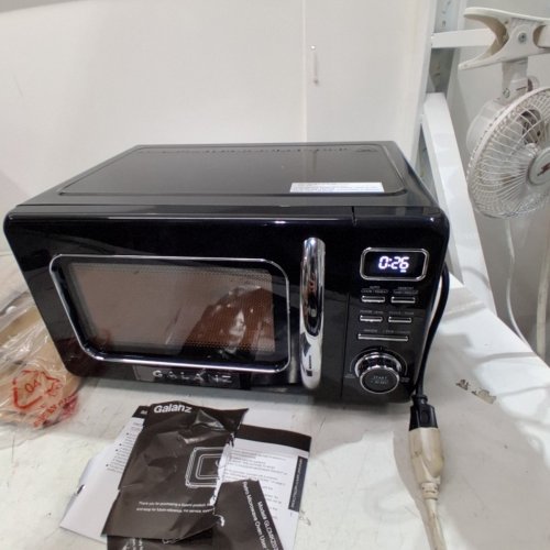 GALANZ RETRO STYLE COUNTERTOP MICROWAVE OVEN - 0.7CU.FT - BLACK (MODEL: GLCMKZ07BKR07) image 3