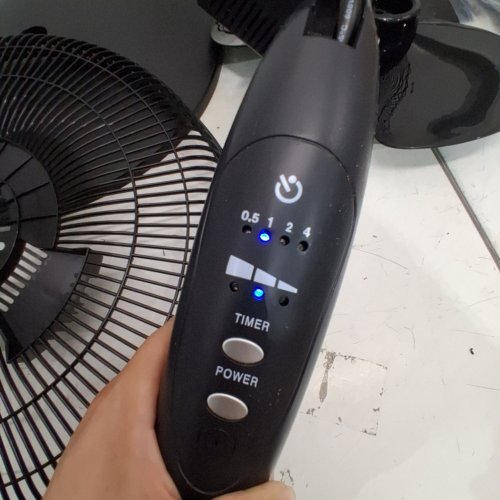 BLACK+DECKER STAND FAN WITH REMOTE- 3 SPEED - 16" - BLACK (MODEL: BFSR16B) image 2