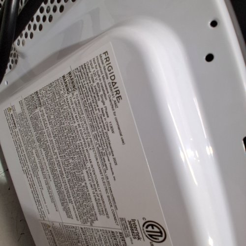 FRIGIDAIRE MICROWAVE OVEN - 0.7 CU. FT.; 700W - BLACK / STAINLESS STEEL (MODEL: EMW741_AMZ) image 3