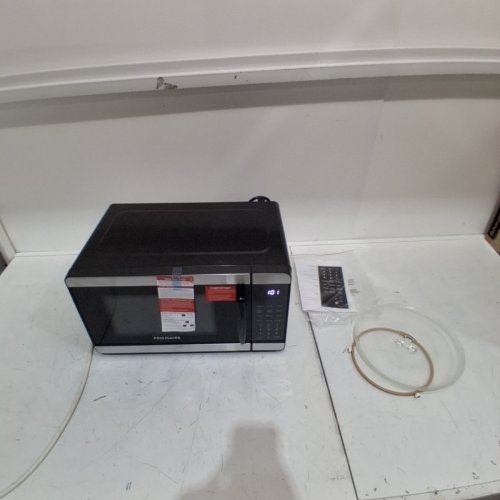 FRIGIDAIRE MICROWAVE OVEN - 0.7 CU. FT.; 700W - BLACK / STAINLESS STEEL (MODEL: EMW741_AMZ) image 4