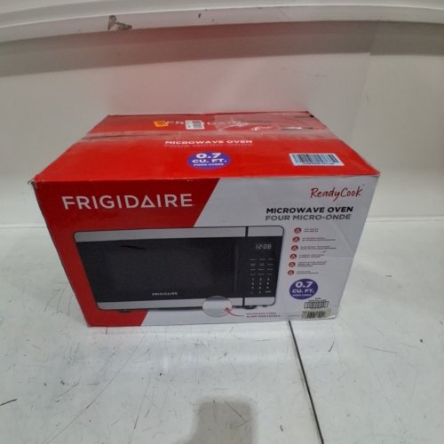 FRIGIDAIRE MICROWAVE OVEN - 0.7 CU. FT.; 700W - BLACK / STAINLESS STEEL (MODEL: EMW741_AMZ) image 6