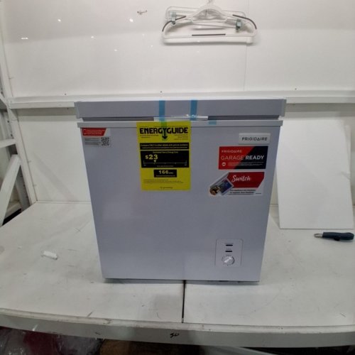 FRIGIDAIRE 2.1 CU.FT CHEST FREEZER/REFRIGERATOR - WHITE (MODEL: EFRF200) image 3