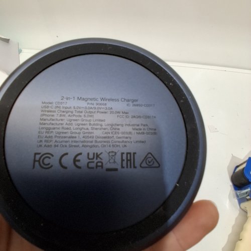 UGREEN 2-IN-1 MAGNETIC WIRELESS CHARGER - 20W MAX - BLACK (MODEL: CD317) image 3