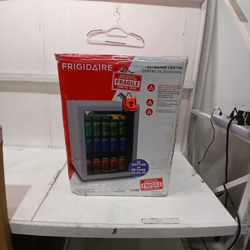 FRIGIDAIRE DR PEPPER BEVERAGE CENTER - 1.8 CU. FT/115V - RED (MODEL: MIS169DRP-6COM) image 6
