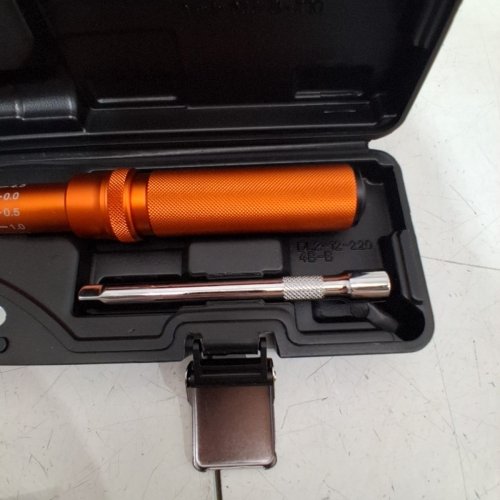 VEVOR TORQUE WRENCH, 3/8-INCH DRIVE CLICK TORQUE WRENCH 10-80FT.LB/14-110N.M, DUAL-DIRECTION ADJUSTABLE TORQUE WRENCH SET - (MODEL: 17080FTLB) image 4