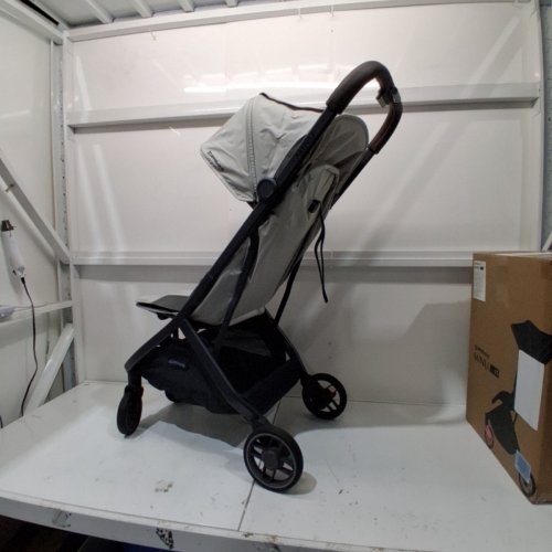 UPPABABY MINU V3 TRAVEL STROLLER, LIGHTWEIGHT + COMPACT DESIGN. ONE-HAND FOLD + UNFOLD - SAVANNAH (MODEL: 0803-MIN-NA-SAV) image 3