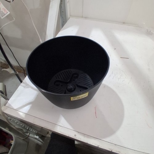 ROOM ESSENTIALS INDOOR/OUTDOOR SELF WATERING PLASTIC PLANTER POT - 8" - BLACK image 2