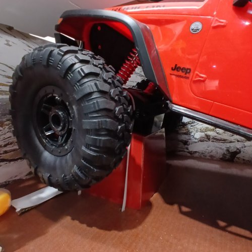 MAISTO TECH R/C XTREME OVERLAND JEEP WRANGLER RUBICON WITH REMOTE - RED/BLACK (MODEL:1851463) image 3