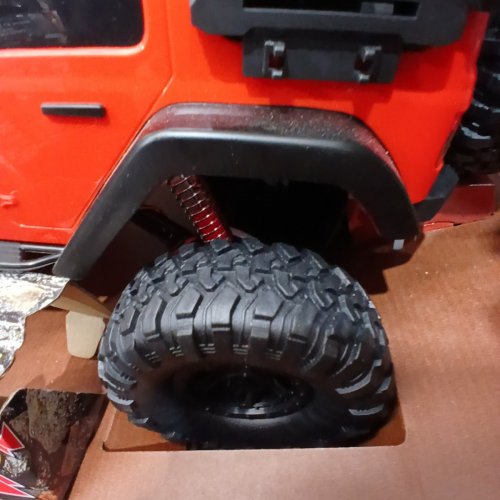 MAISTO TECH R/C XTREME OVERLAND JEEP WRANGLER RUBICON WITH REMOTE - RED/BLACK (MODEL:1851463) image 7