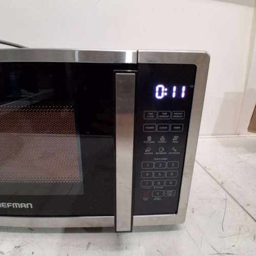 CHEFMAN COUNTERTOP MICROWAVE OVEN - 31 L (1.1 CU. FT) - BLACK / SILVER (MODEL: RJ55-11-V2-CA) image 4