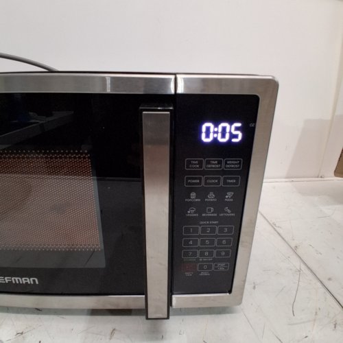 CHEFMAN COUNTERTOP MICROWAVE OVEN - 31 L (1.1 CU. FT) - BLACK / SILVER (MODEL: RJ55-11-V2-CA) image 5