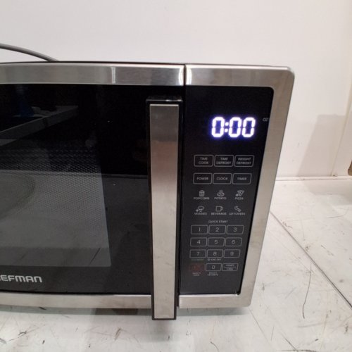 CHEFMAN COUNTERTOP MICROWAVE OVEN - 31 L (1.1 CU. FT) - BLACK / SILVER (MODEL: RJ55-11-V2-CA) image 6