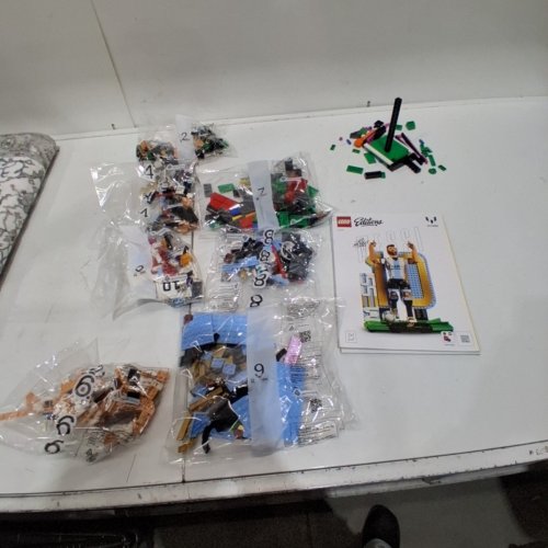 958PC LEGO LIONEL MESSI – SOCCER LEGEND SET (MODEL:43015) image 2