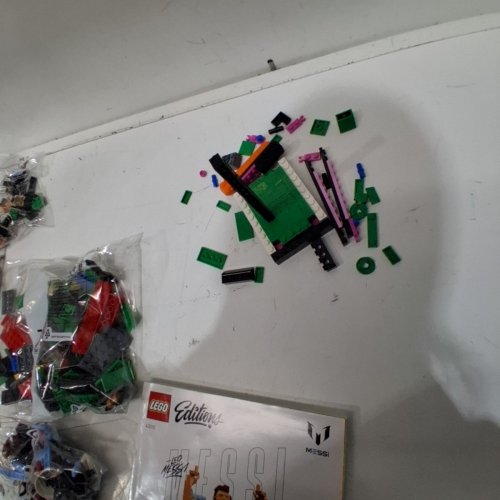 958PC LEGO LIONEL MESSI – SOCCER LEGEND SET (MODEL:43015) image 3